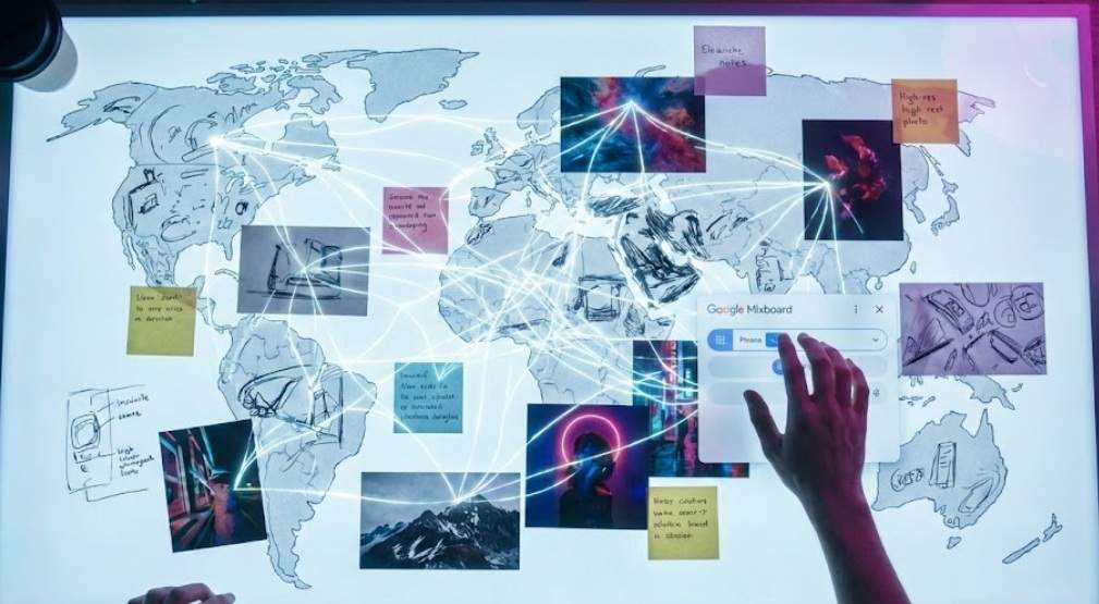미래적인 구글 mixboard(믹스보드) 디지털 캔버스 위에서 디자이너가 손으로 인터페이스를 조작하며 스케치, 사진, 메모를 연결하고 있는 모습.