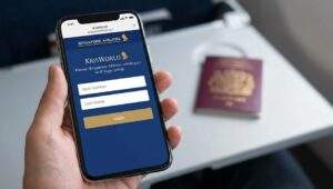 스마트폰 화면에 표시된 싱가포르 항공 기내 와이파이(KrisWorld) 로그인 포털. 좌석 번호와 성(Last Name) 입력 필드가 보인다.