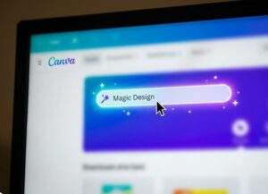 캔바 웹사이트에서 마우스 커서가 'Magic Design' 검색창을 클릭하는 클로즈업 화면