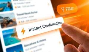 클룩 앱의 필터 메뉴에서 손가락이 번개 아이콘이 그려진 'Instant Confirmation(즉시 확정)' 버튼을 누르는 클로즈업 사진. 배경에는 여행 상품 목록이 흐릿하게 보이고, 전체적으로 밝은 주황색 빛이 감돈다.